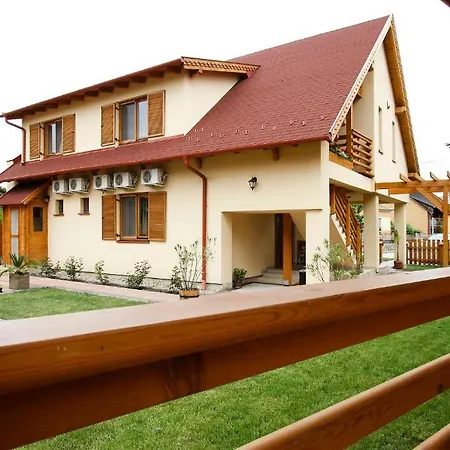 Family Panzio Es Hazak 3* Lipot