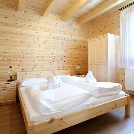 Guest house Family Panzio Es Hazak 3*